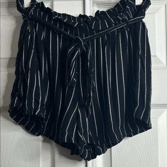American Eagle Outfitters Black and White Striped Shorts L Pockets Belt - Picture 1 of 5